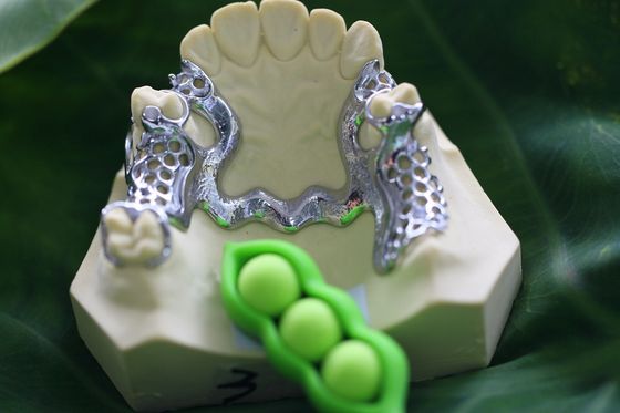 Cadre partiel en métal de dentier du Cr Co