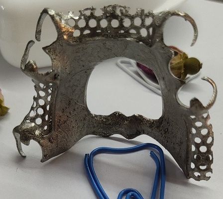 Cadre partiel en métal de dentier d'alliage titanique de conception de DAO